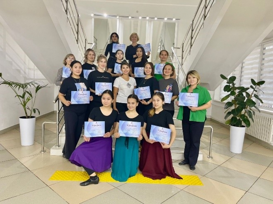 Көркемөнерпаздар хореографиялық ұжымындағы қойылымдық жұмыстың кәсіби қызметін арттыру тәсілі ретінде қазақ биінен шеберлік сыныбы.