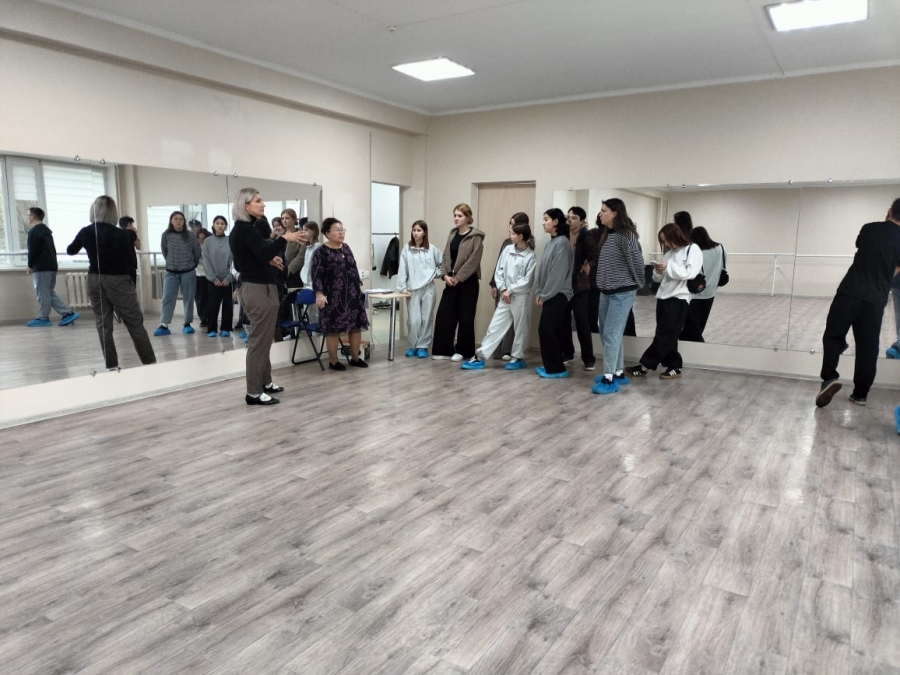 ҚЖПК-де кәсіптік бағдар беру кездесуі - болашақ мамандыққа бір қадам!