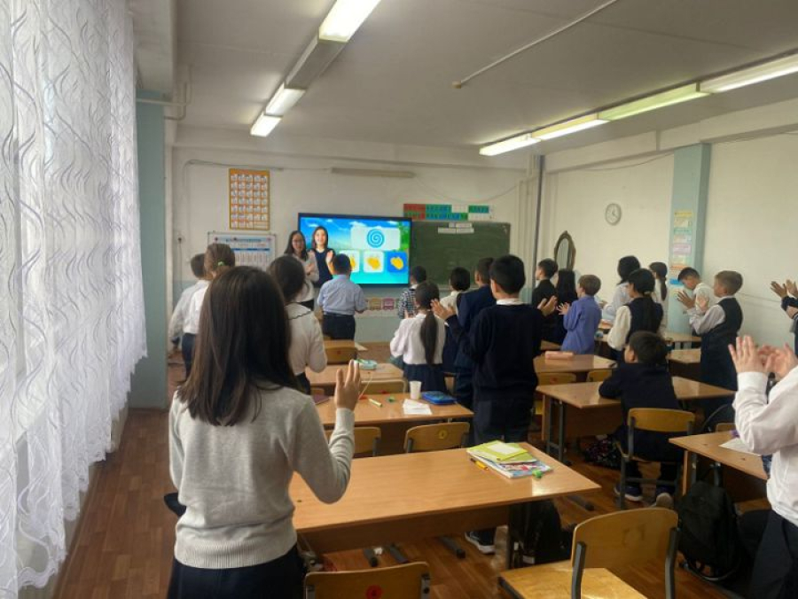 ҚАЗІРГІ САБАҚ ЖАҒДАЙЫНДА БАСТАУЫШ СЫНЫП ОҚУШЫЛАРЫНЫҢ КЛИПТІК ОЙЛАУЫМЕН ЖҰМЫС: 4-СЫНЫПТА АКТ ЖӘНЕ ИНТЕРАКТИВТІ ӘДІСТЕРДІ ҚОЛДАНУ ТӘЖІРИБЕСІ