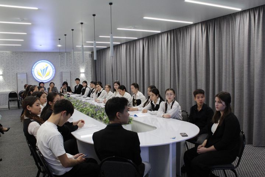 Абай Құнанбайұлының 180 жылдығына арналған &laquo;Абай оқулары&raquo; байқауы