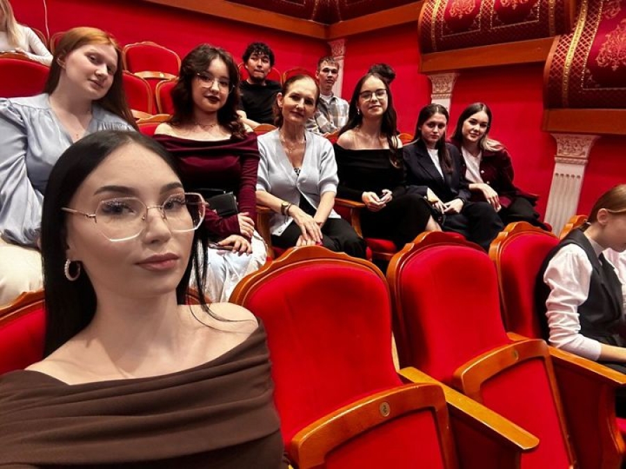 «Көк орамал» спектаклі