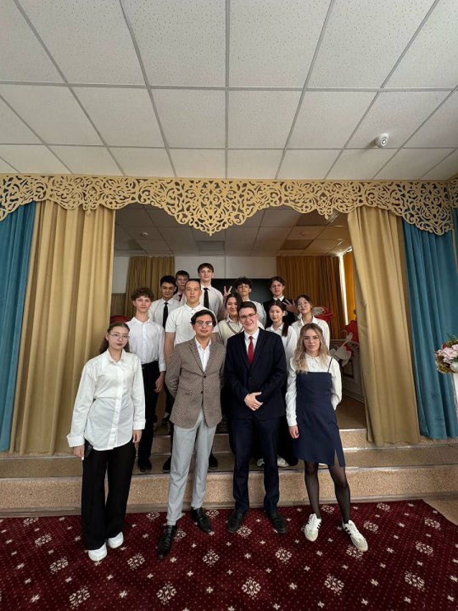 Табыс жолын бірге құрамыз: мектеп парламентінің белсенді мүшелерімен кездесу